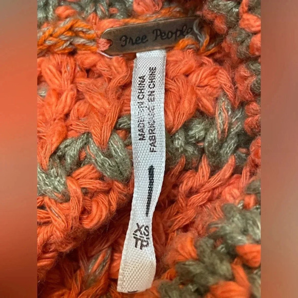 Free People Side‎ Button Cowl Neck Knit Pullover Sweater Size XS - Picture 7 of 8